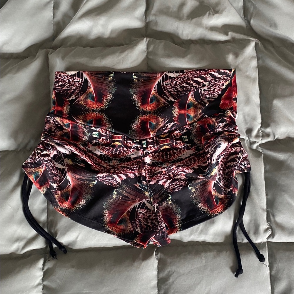 Psychedelic booty shorts - Picture 5 of 8